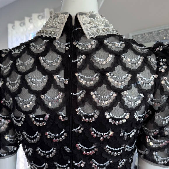 New 🖤 Chic Black and White Mini Dress with Lace Collar - Picture 9 of 17